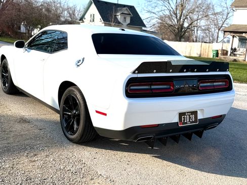 Used 2018 Dodge Challenger SXT image 5