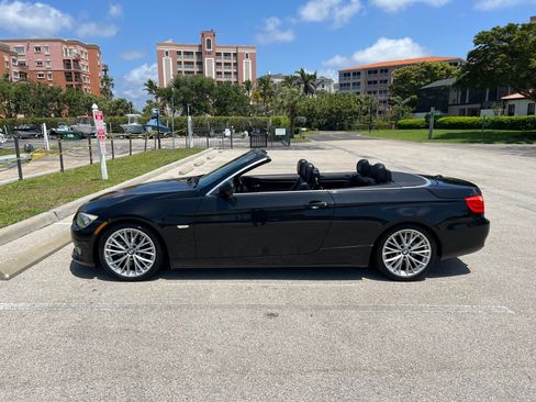 Used 2011 BMW 335i Convertible image 8