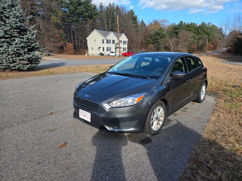 Used 2018 Ford Focus SE image 1
