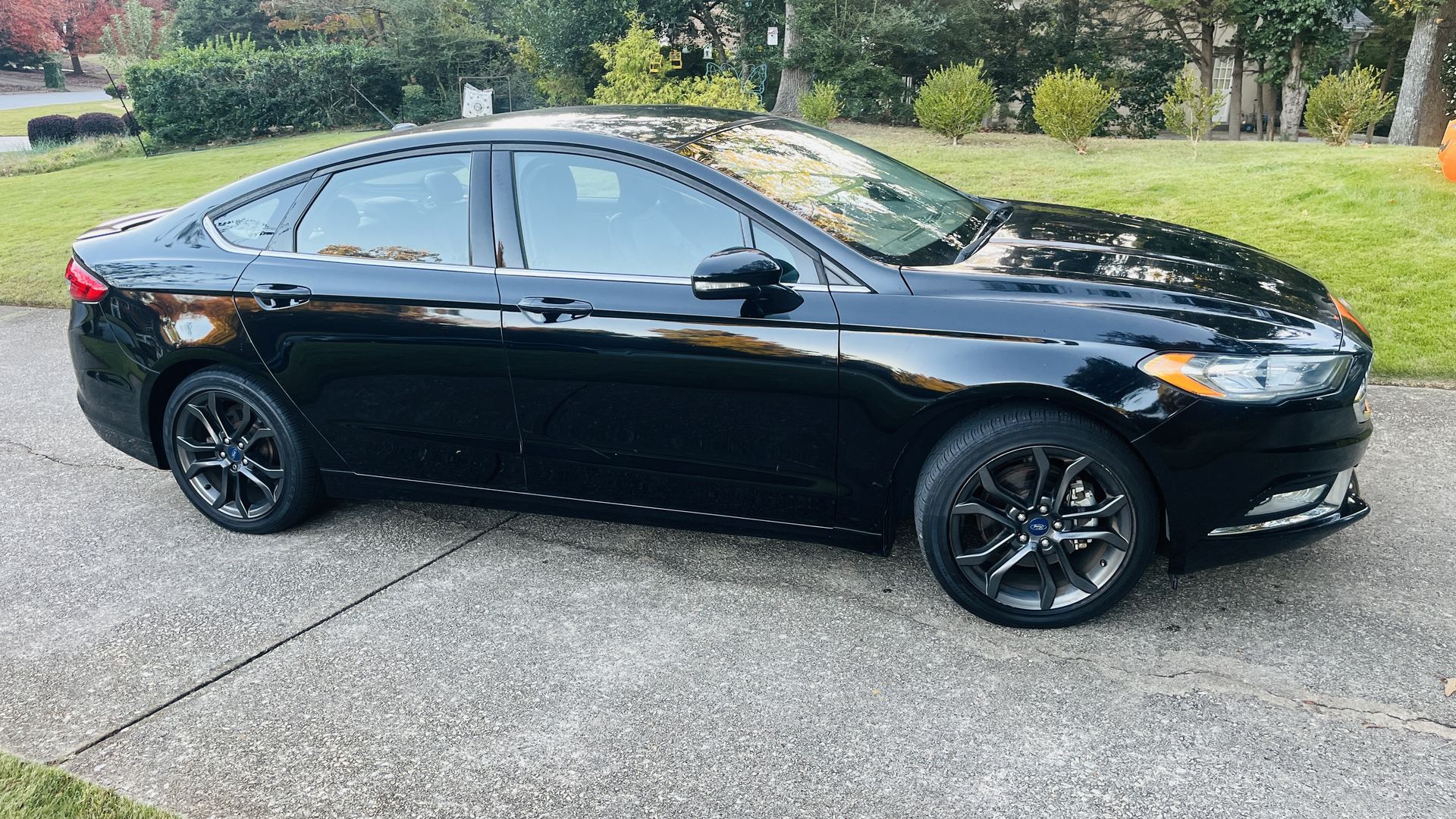 Used 2018 Ford Fusion SE FWD image 9