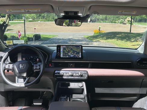 Used 2025 Honda Pilot Elite image 27