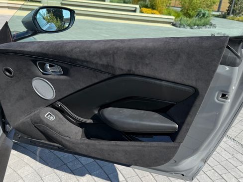 Used 2020 Aston Martin V8 Vantage Coupe image 17