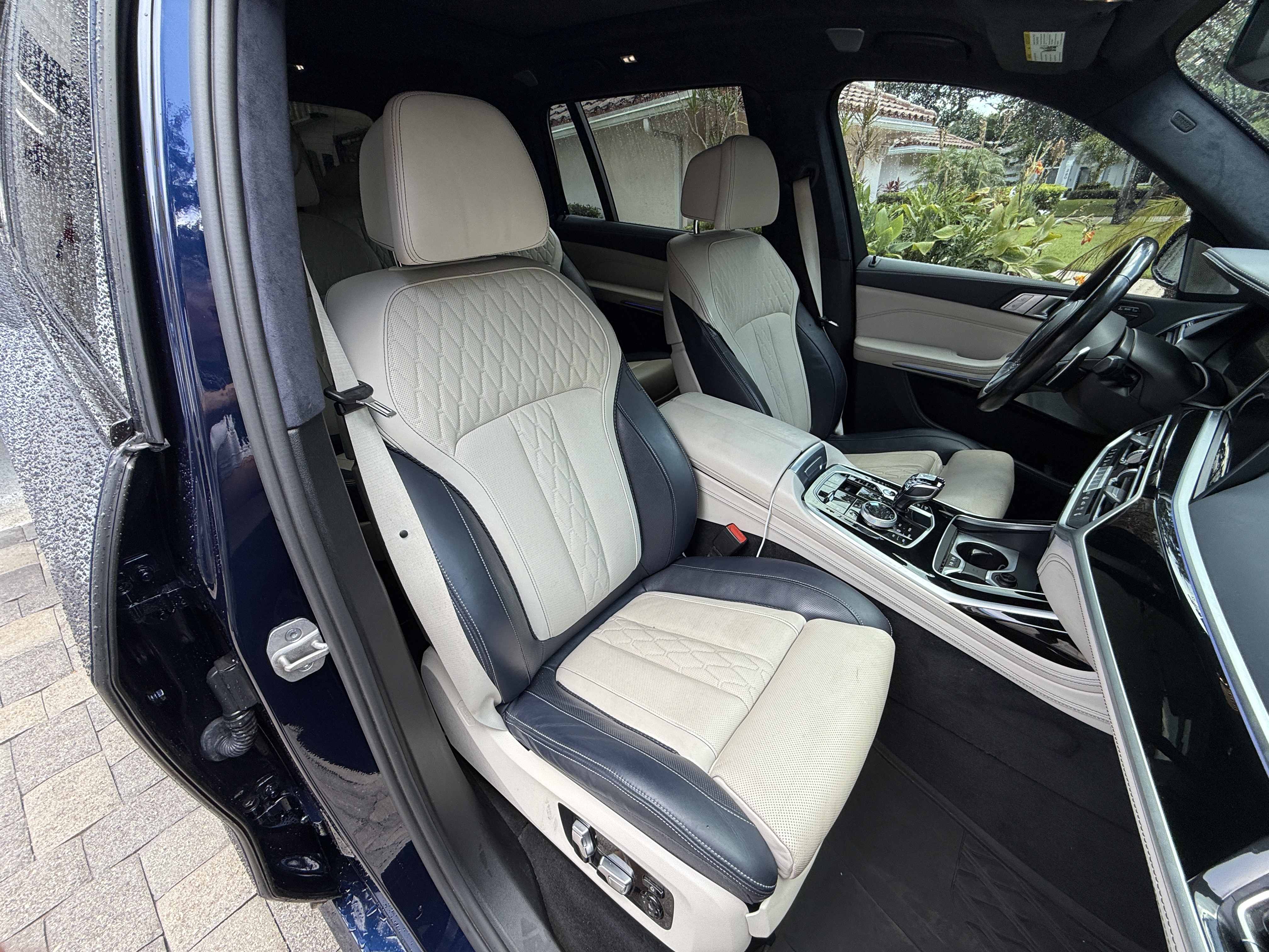 Used 2021 BMW X7 M50i w/ Dynamic Handling Package AWD/4WD image 16