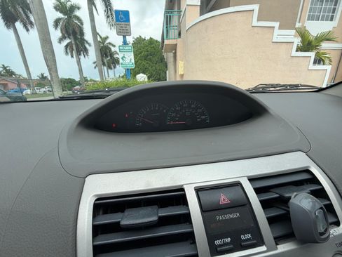 Used 2009 Toyota Yaris Sedan FWD image 12