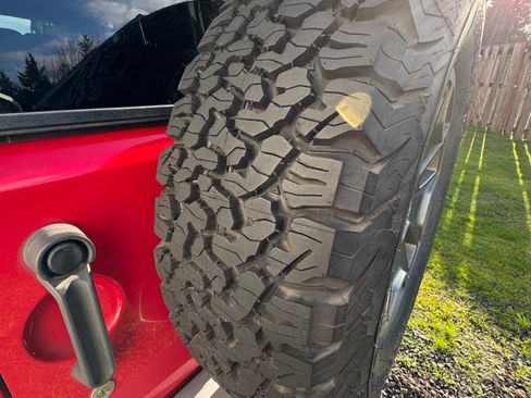 Used 2013 Jeep Wrangler Unlimited Sahara image 16