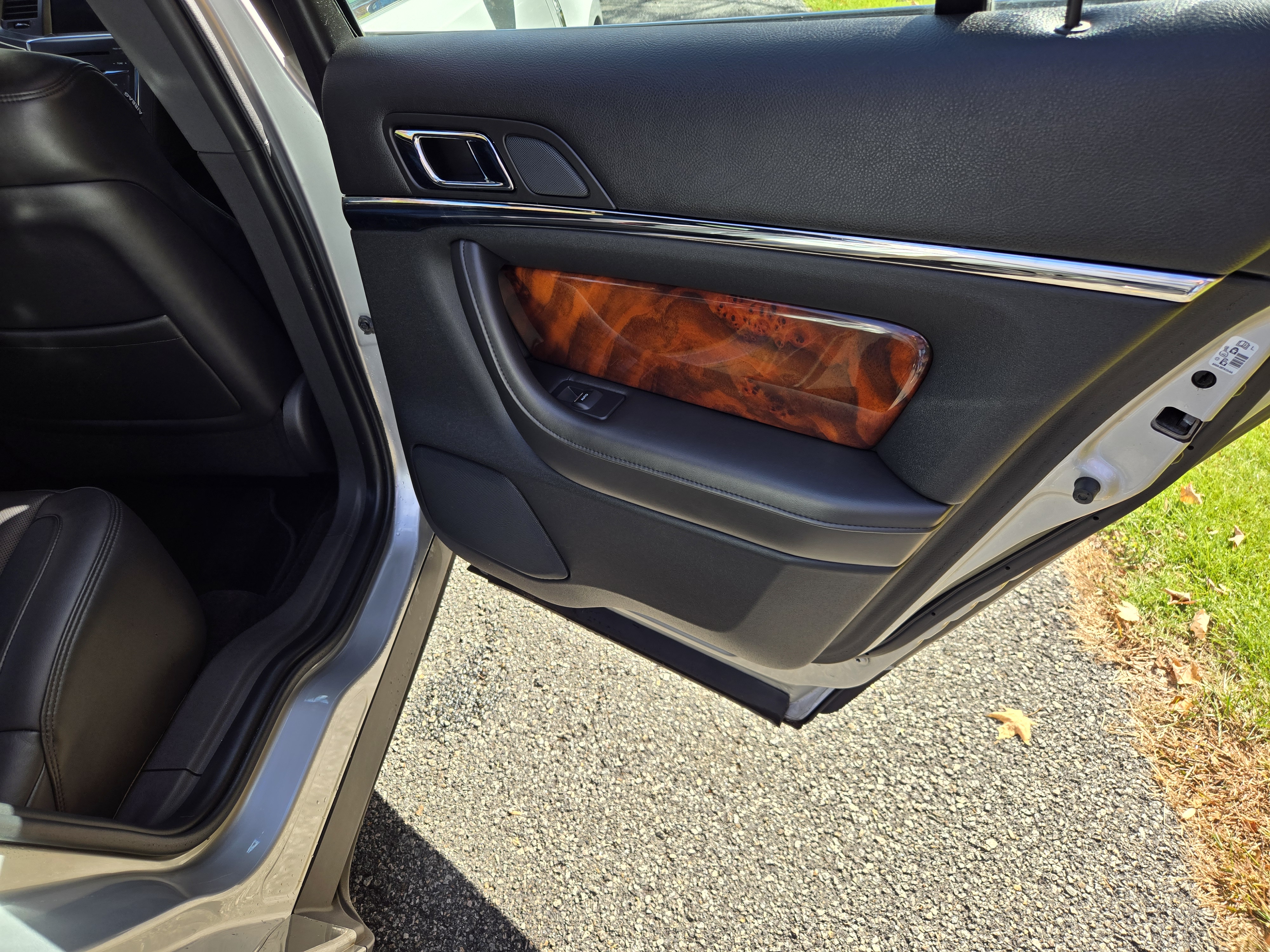 Used 2013 Lincoln MKS AWD image 22