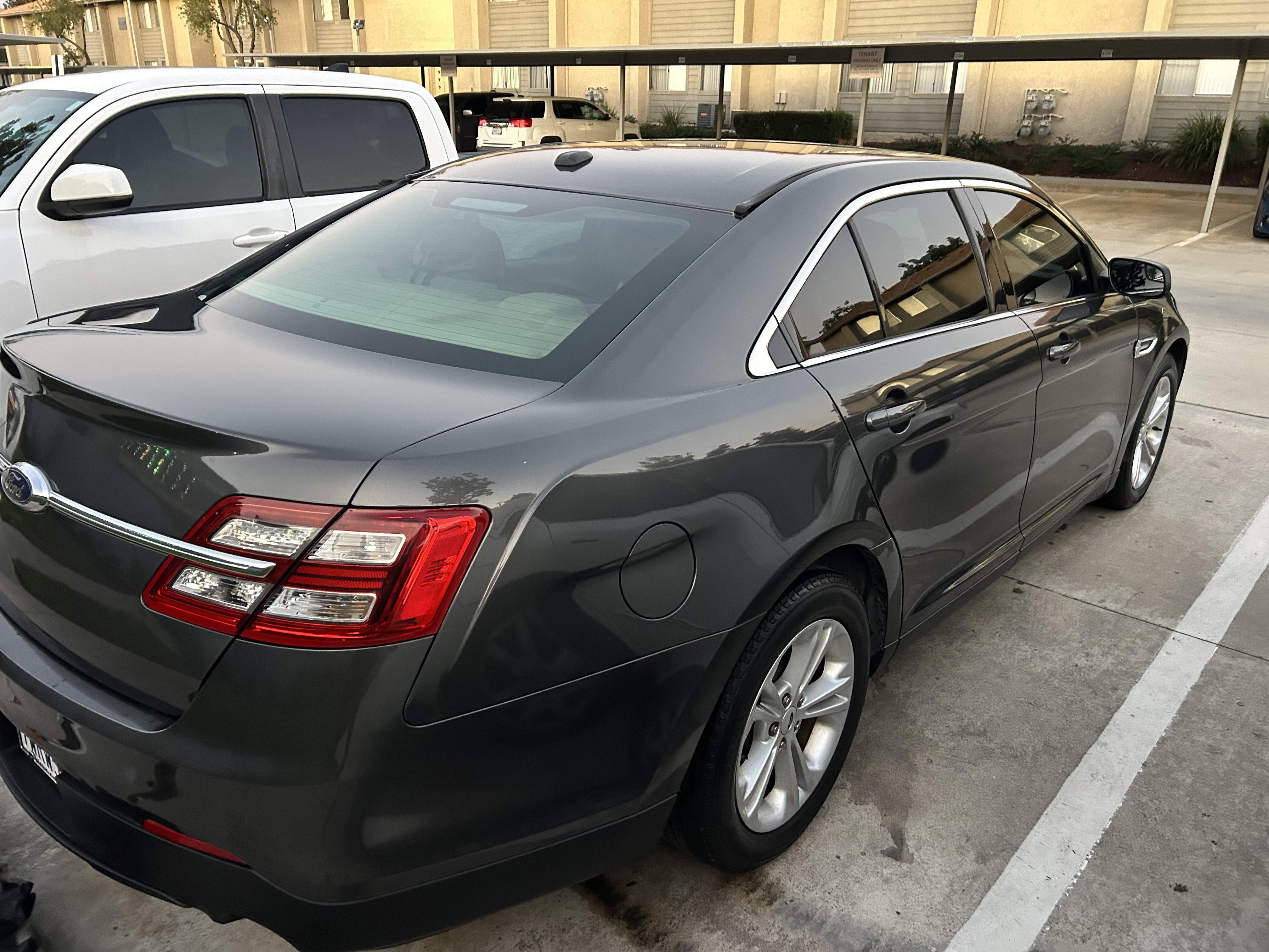 Used 2017 Ford Taurus SE FWD image 6