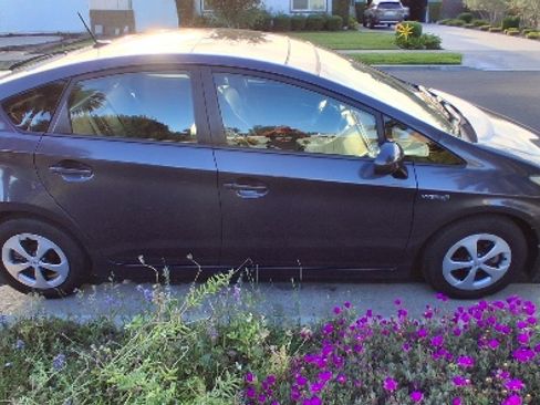 Used 2014 Toyota Prius Four w/ Solar Roof Package image 2