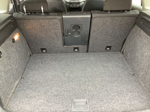 Used 2015 Volkswagen Tiguan S image 6