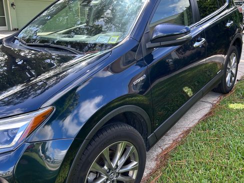 Used 2018 Toyota RAV4 Limited w/ Advanced Technology Package AWD/4WD image 4