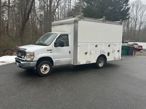 Used 2015 Ford E-350 and Econoline 350 Super Duty w/ Power Windows & Locks Group image 1