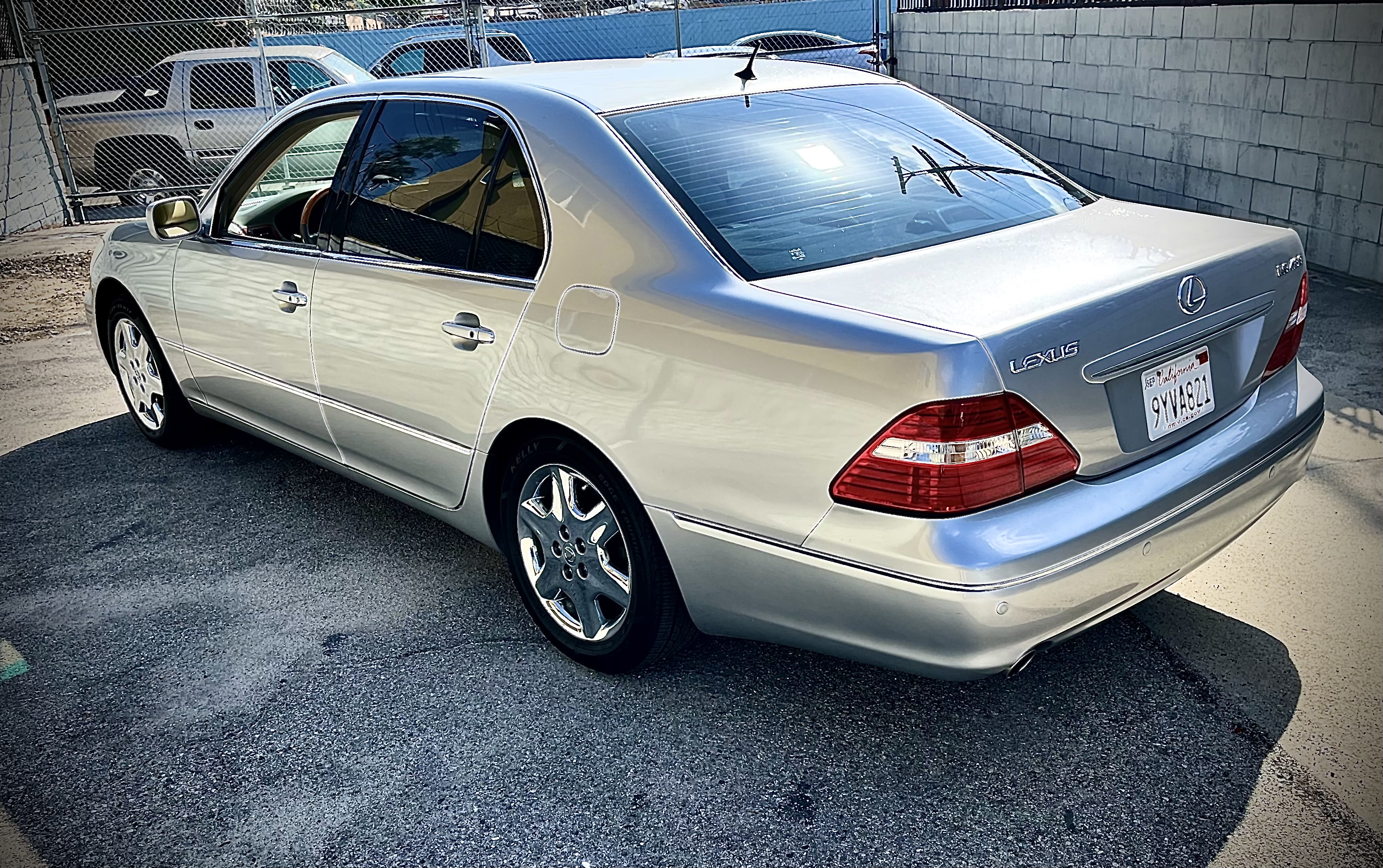 Used 2004 Lexus LS 430 RWD image 2