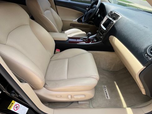 Used 2007 Lexus IS 350 w/ Luxury Plus Pkg RWD image 8