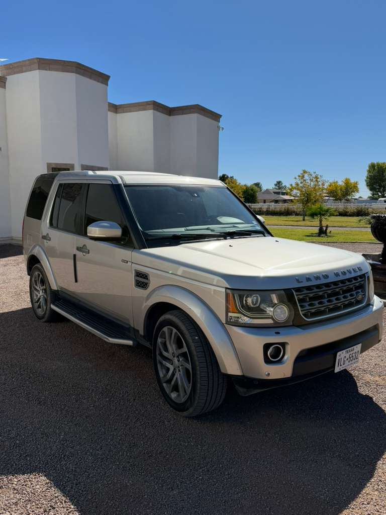 Used 2016 Land Rover LR4 HSE Silver Edition AWD/4WD image 2