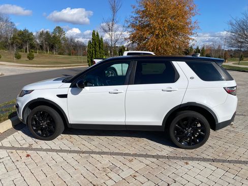 Used 2017 Land Rover Discovery Sport HSE Luxury image 12