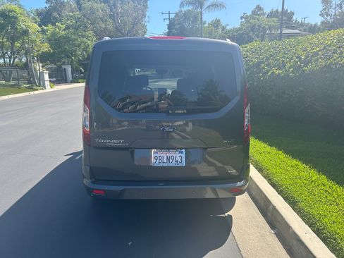 Used 2022 Ford Transit Connect XLT w/ XLT Premium Package image 6