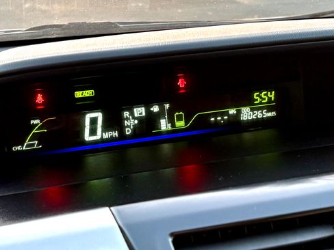 Used 2014 Toyota Prius V Two FWD image 13