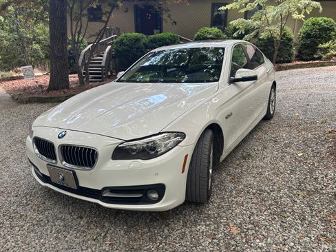 Used 2015 BMW 528i xDrive Sedan AWD/4WD image 1