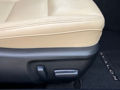 Used 2013 Toyota Avalon XLE FWD image 13