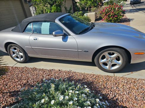 Used 2000 Jaguar XK8 Convertible image 2