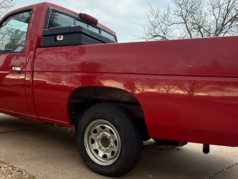 Used 1994 Nissan Pickup XE image 6