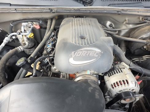 Used 2001 Chevrolet Silverado 1500 LS image 2