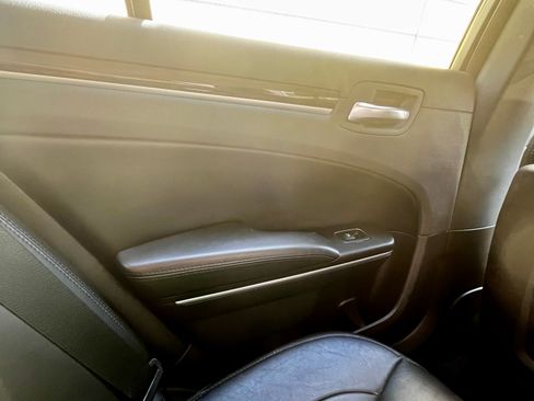 Used 2015 Chrysler 300 Limited RWD image 13