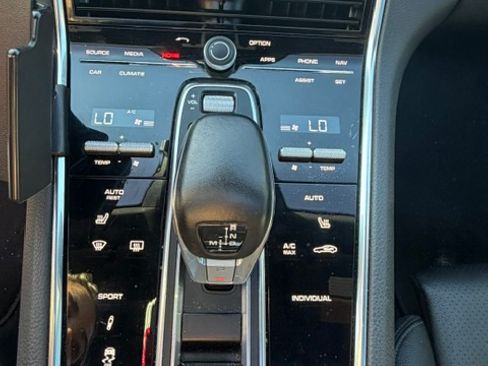 Used 2020 Porsche Panamera AWD/4WD image 11