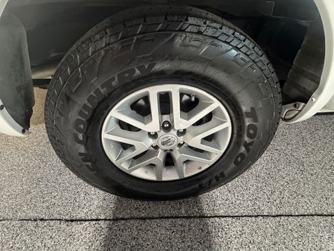 Used 2019 Nissan Frontier SV image 12