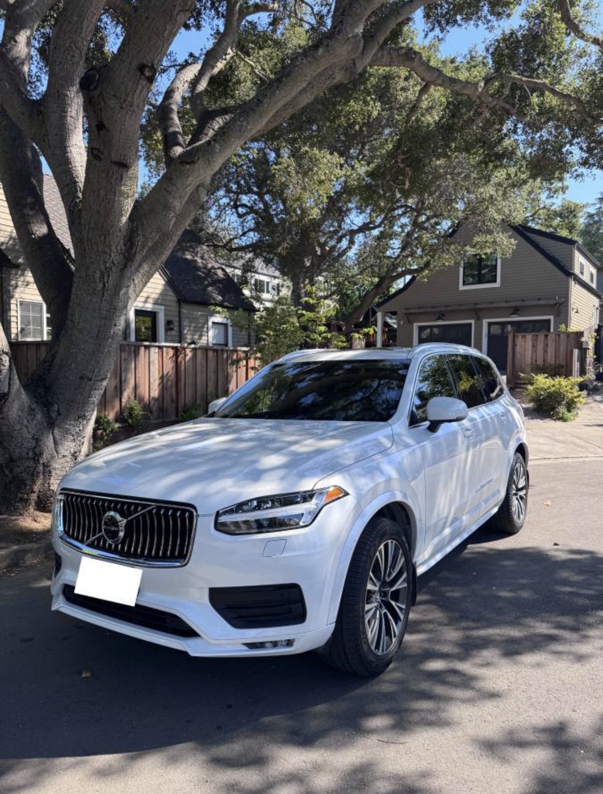 Used 2020 Volvo XC90 T6 Momentum AWD/4WD image 1