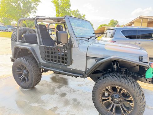 Used 2005 Jeep Wrangler X w/ Tire & Wheel Group (Ecco) AWD/4WD image 2