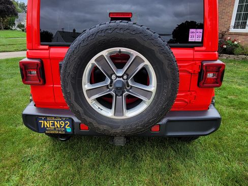 Used 2020 Jeep Wrangler Unlimited Sahara w/ Dual Top Group image 15