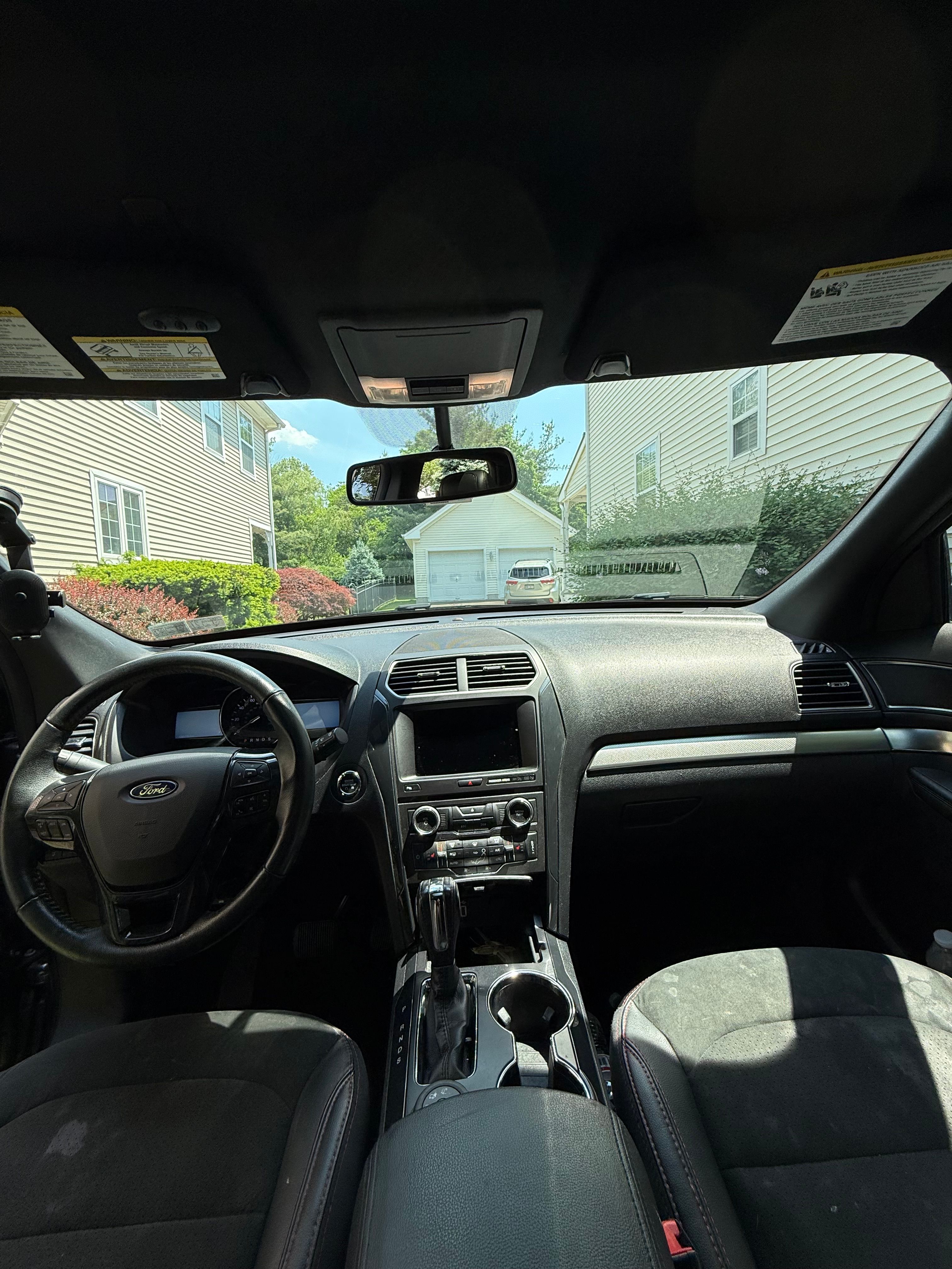 Used 2018 Ford Explorer XLT w/ Equipment Group 202A AWD/4WD image 10