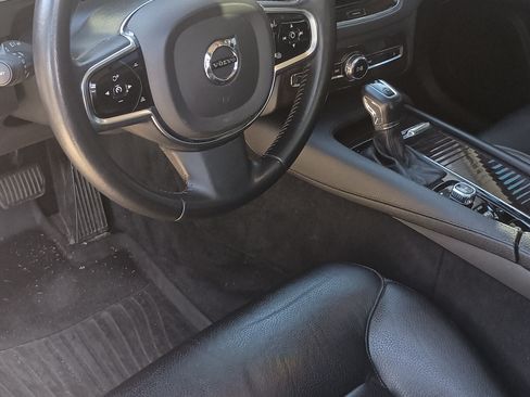 Used 2016 Volvo XC90 T6 Momentum w/ Momentum Plus Package image 9