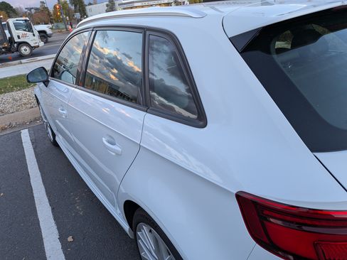 Used 2018 Audi A3 e-tron Premium image 13