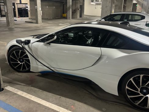 Used 2017 BMW i8 Coupe 2D image 12