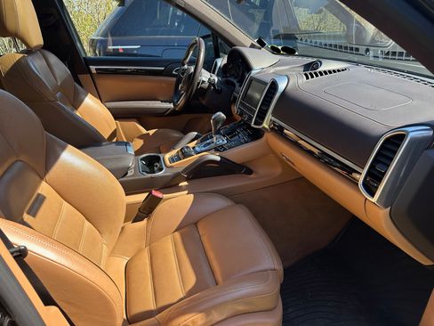 Used 2015 Porsche Cayenne S image 14