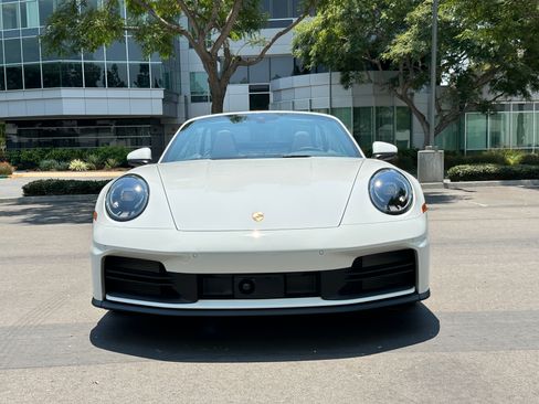 Used 2025 Porsche 911 Carrera image 2