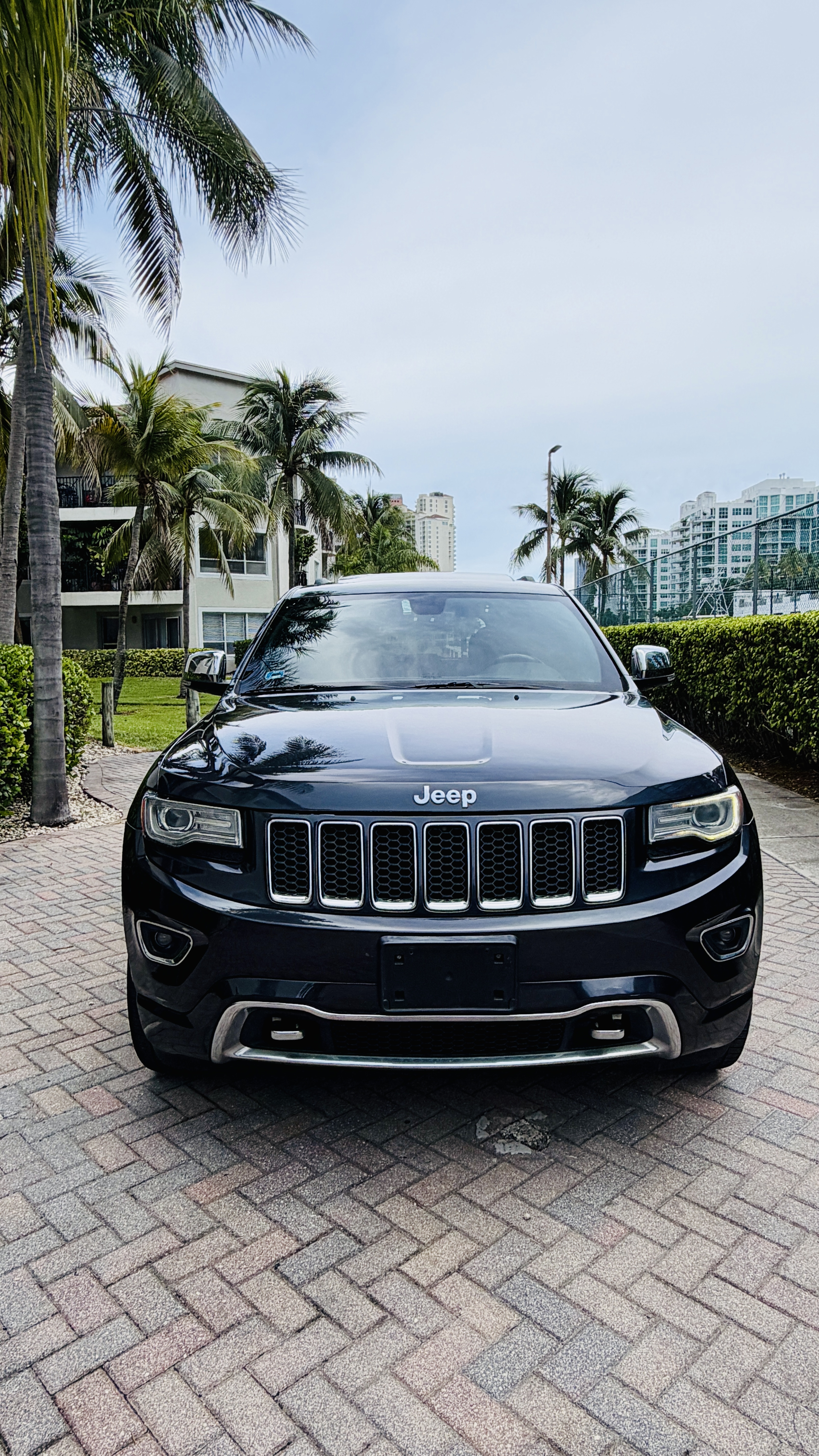 Used 2014 Jeep Grand Cherokee Overland AWD/4WD image 2