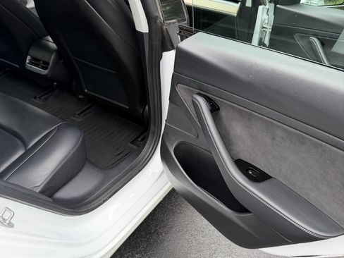 Used 2020 Tesla Model 3 Standard Range Plus RWD image 15