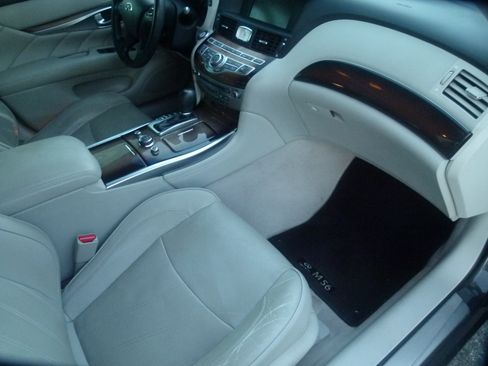 Used 2012 INFINITI M56 w/ Deluxe Touring Pkg RWD image 13