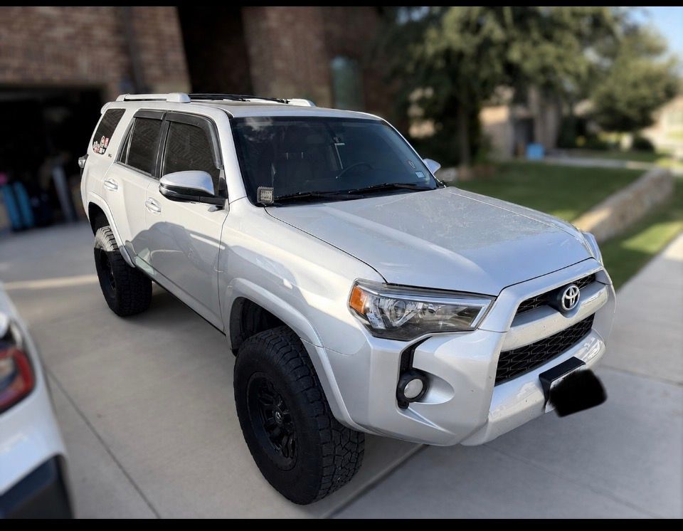 Used 2017 Toyota 4Runner SR5 Premium AWD/4WD image 8