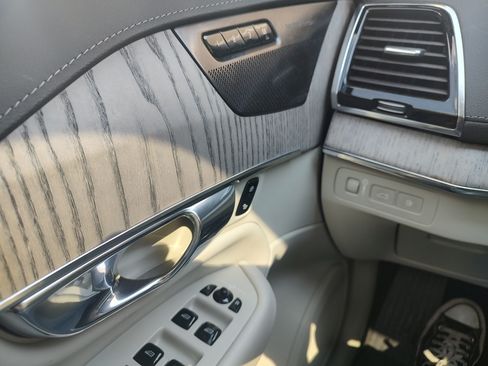 Used 2021 Volvo XC90 T8 Inscription w/ Advanced Package image 6