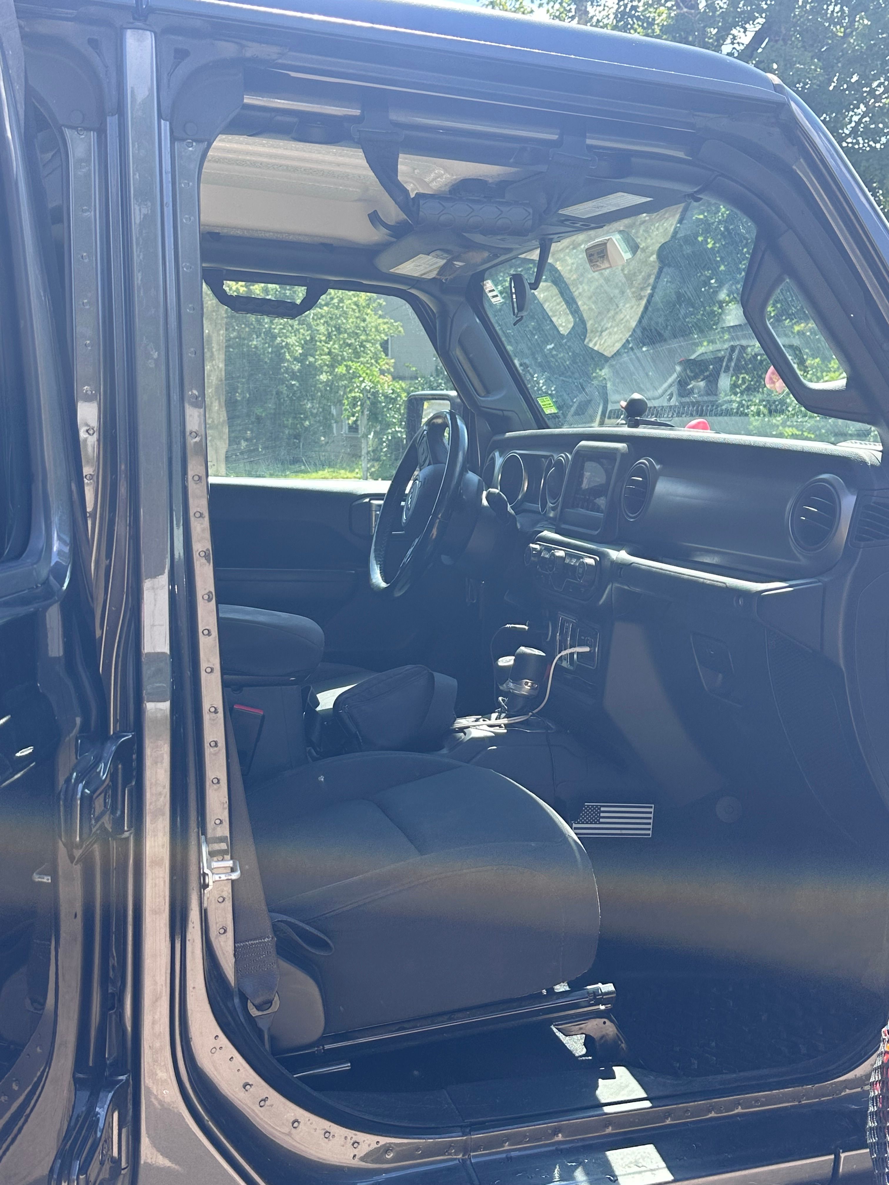 Used 2021 Jeep Gladiator Sport AWD/4WD image 15
