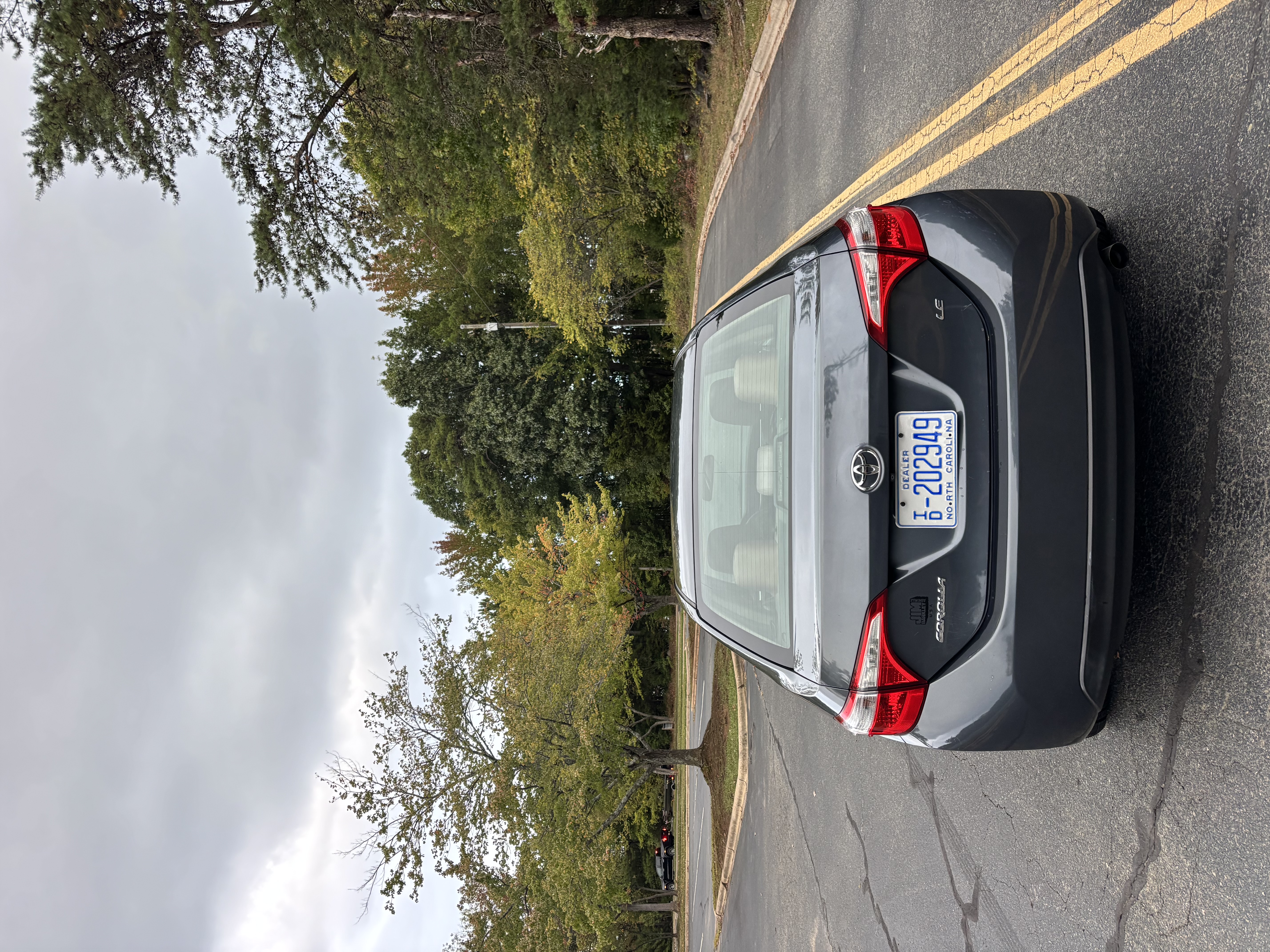 Used 2014 Toyota Corolla LE FWD image 10