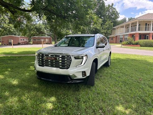Used 2024 GMC Acadia Denali FWD image 1
