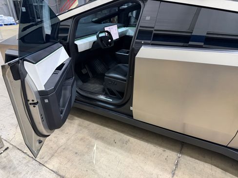 Used 2024 Tesla Cybertruck Cyberbeast AWD/4WD image 22