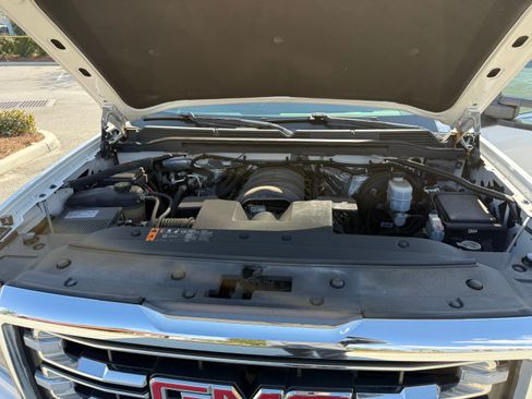 Used 2018 GMC Sierra 1500 SLT w/ Enhanced Driver Alert Package image 14