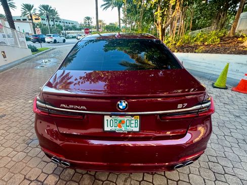 Used 2022 BMW ALPINA B7 xDrive w/ Luxury Rear Seating Package image 6