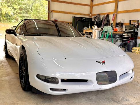 Used 1998 Chevrolet Corvette Coupe w/ Memory Pkg RWD image 4